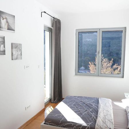 Lavender Bay Apartments D3 Or D5 I By Andreas Crivellaro Donji Morinj Esterno foto